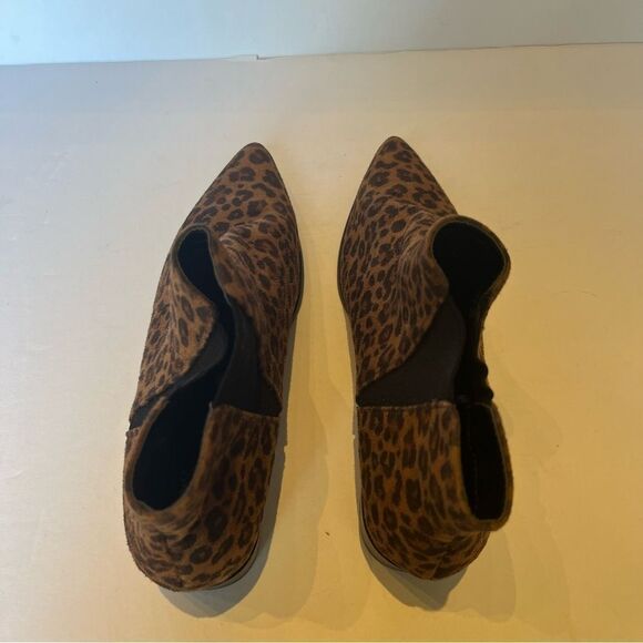 a.n.a. Women's Garwin Leopard Ankle Boot Brown Size 8.5M Memory Foam - Picture 6 of 9